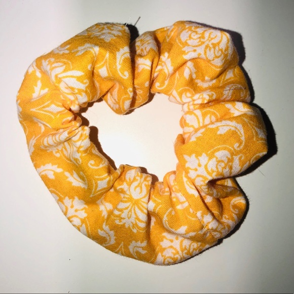 Handmade scrunchie - Picture 1 of 1